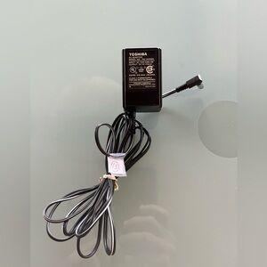 Toshiba TAC-8000BK AC telephone Adaptor Output 9V 210mA Inp 120V 60Hz 4W E-82180